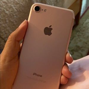 Unlocked Rose gold iPhone 7📱